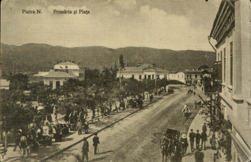 Primăria şi piaţa Piatra N. 1914