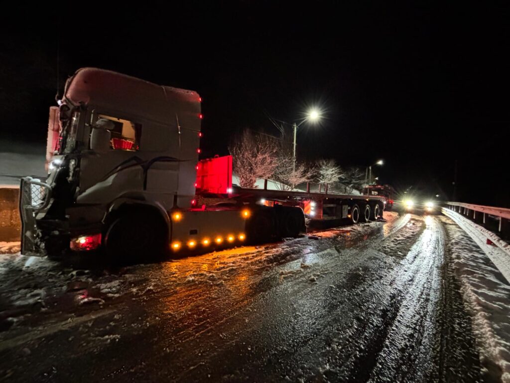 accident cu 2 camioane implicate